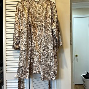 La SENZA women night gown with robe, gently used, like new. Size S/M p